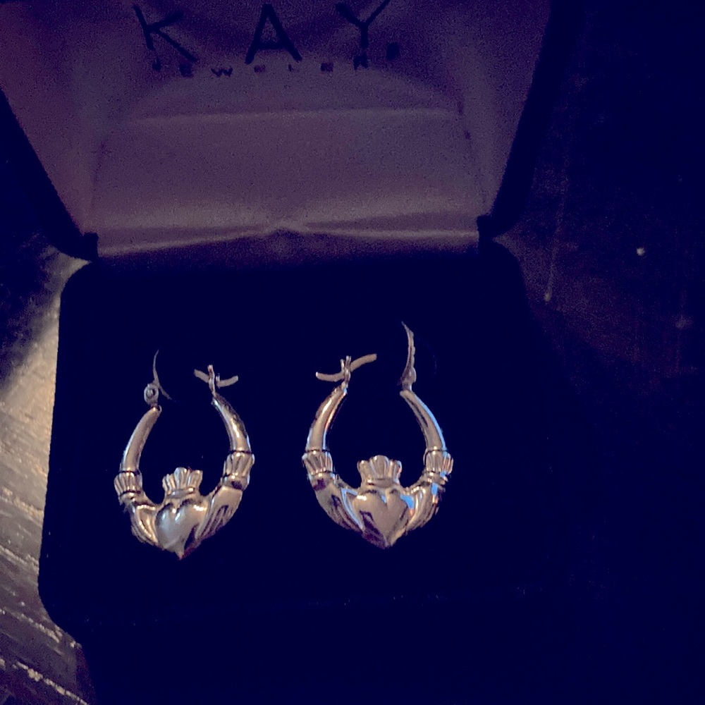 Claddagh earrings in 14k white gold